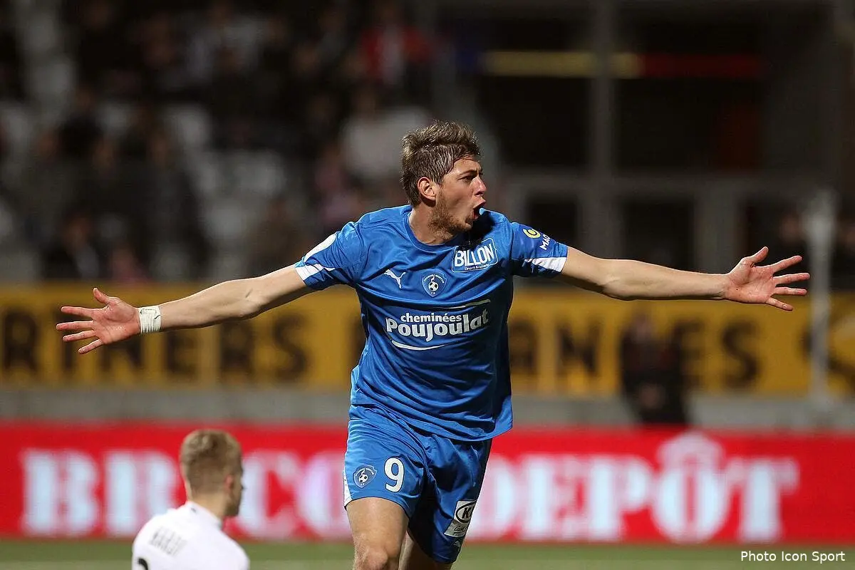 Angers craque, Niort prend le podium