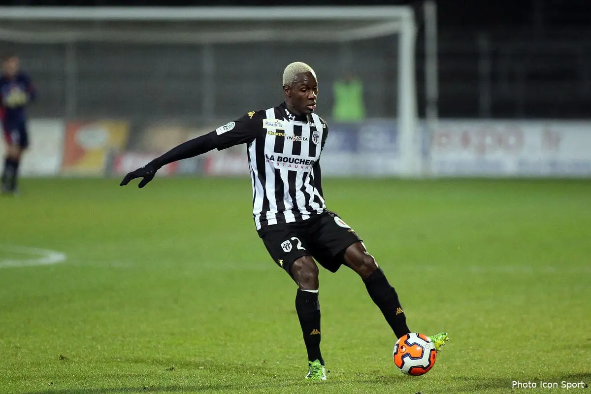 Angers fond sur Metz en tête de la L2