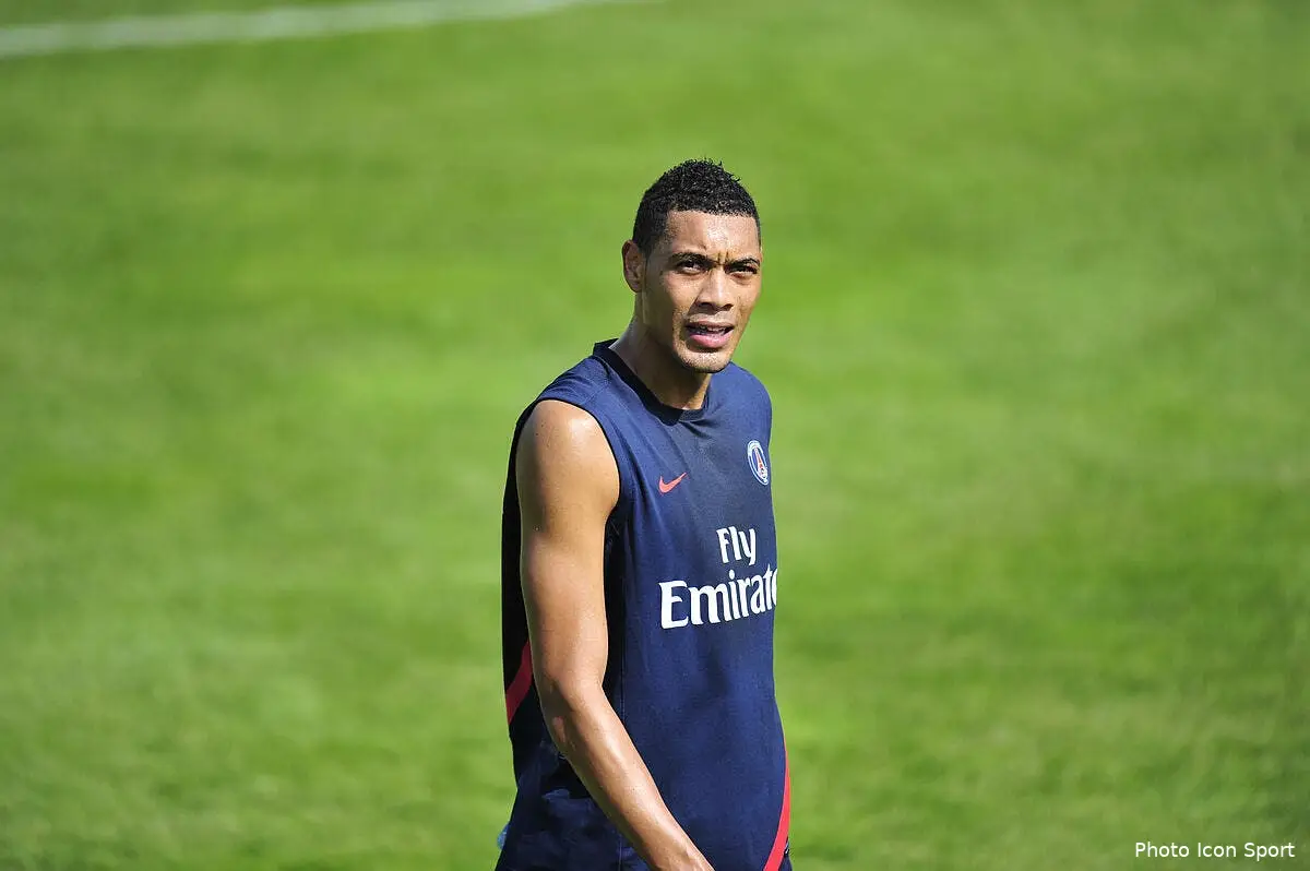 Après Maïga, Newcastle vise Hoarau et Roux