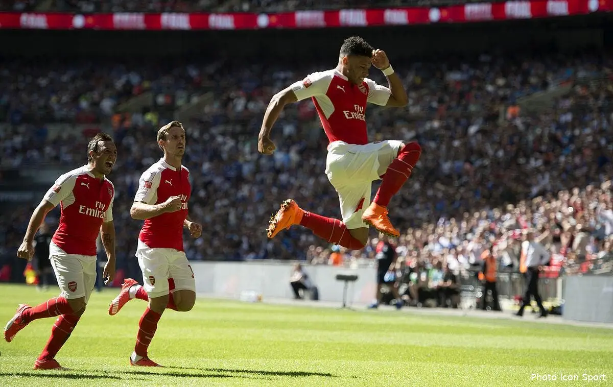 Arsenal bat Chelsea et s'offre un premier titre