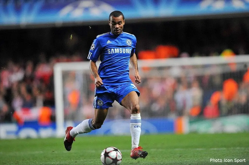 ashley cole pourra degainer contre manchester united 67876 16095