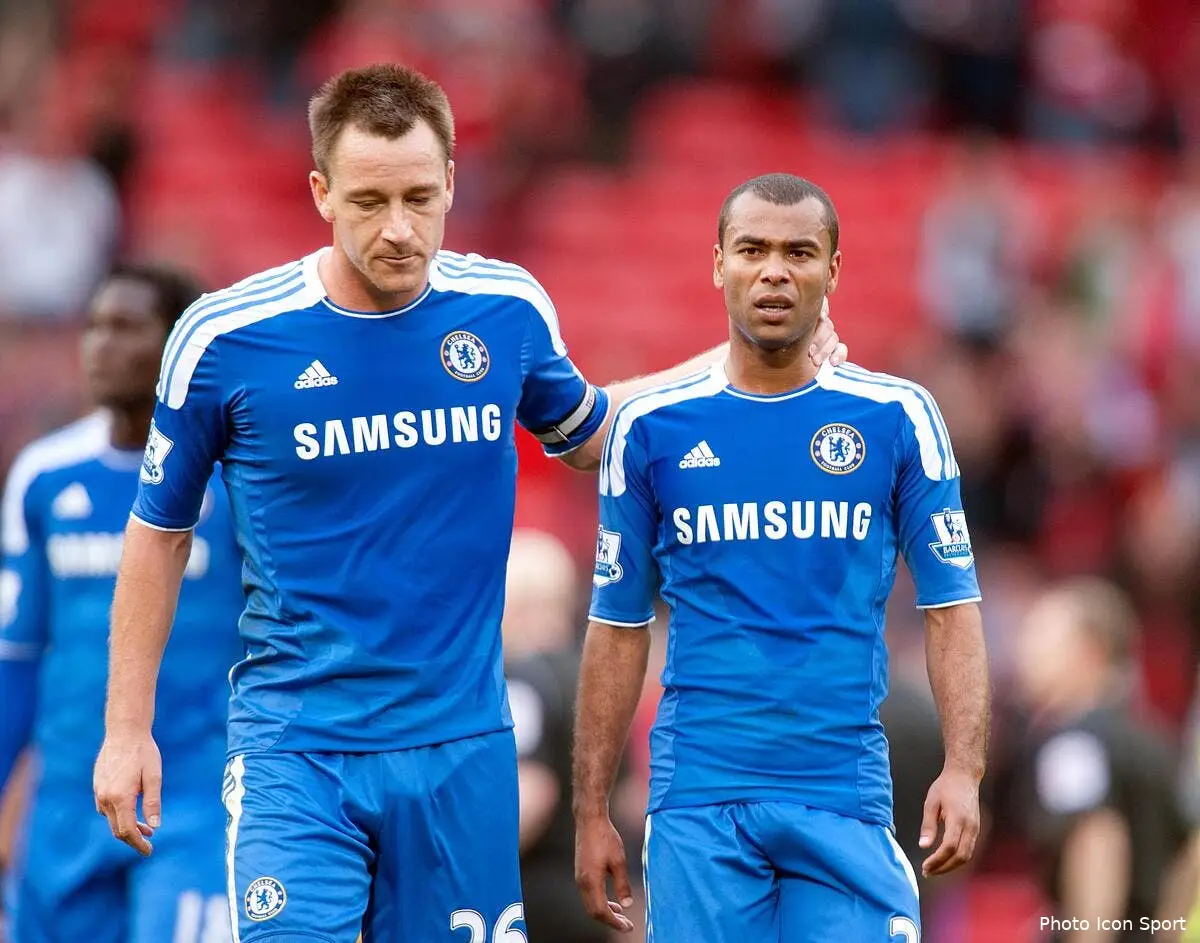 Ashley Cole traite la fédé anglaise de « bande de cons », et s’excuse