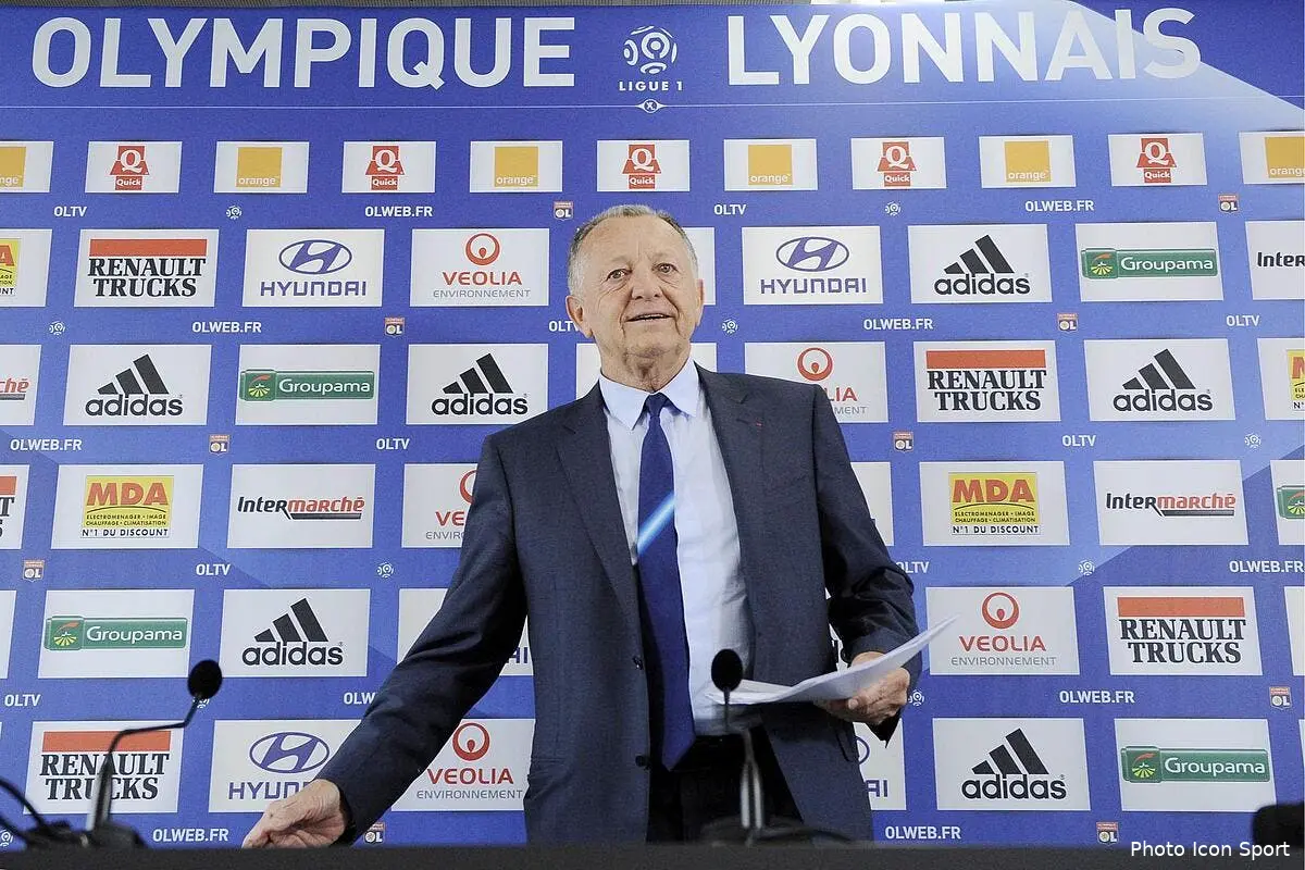 Aulas retire la plainte de l'OL contre l'OM, Marseille ricane