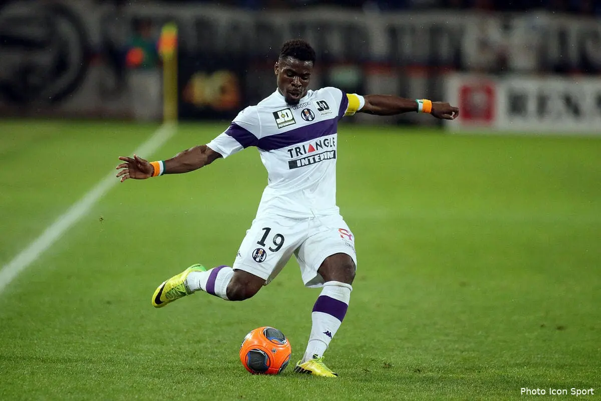 Aurier et Debuchy, le PSG veut se faire plaisir à droite