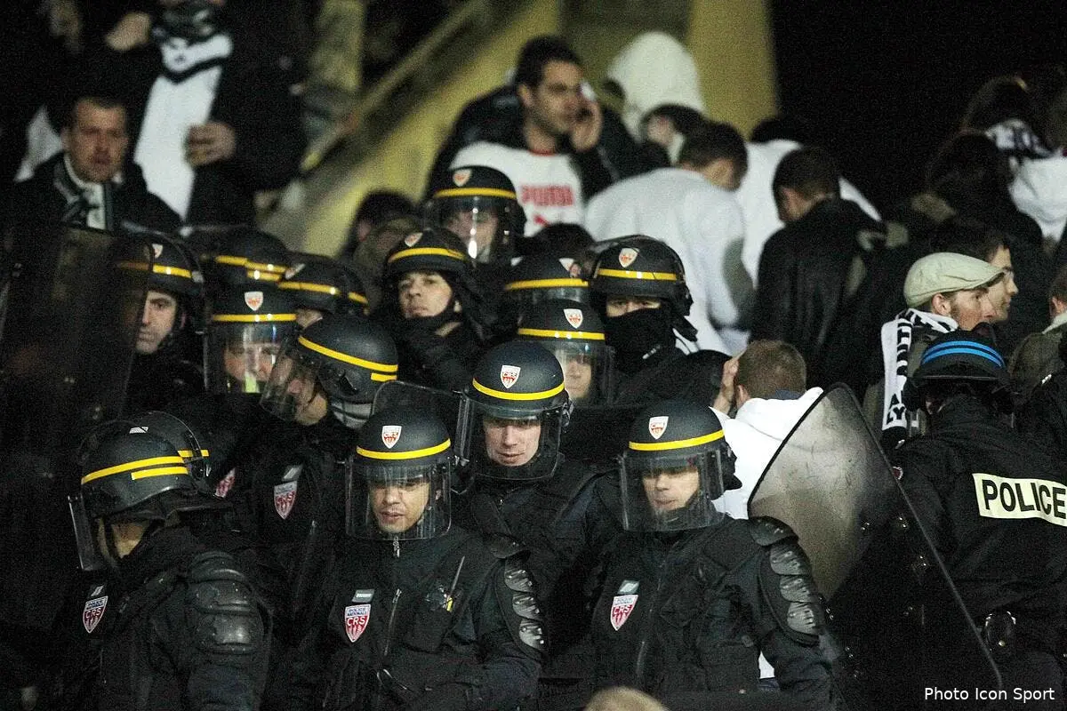 auxerre recrute un escadron de gendarmes pour le match contre lorient iconsport rpr 300310 63 1630563