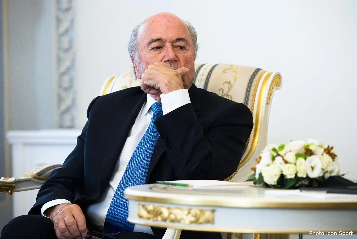 blatter suspendu provisoirement 90 jours par la fifa rien contre platini iconsport ria 250715 10 29 1122559