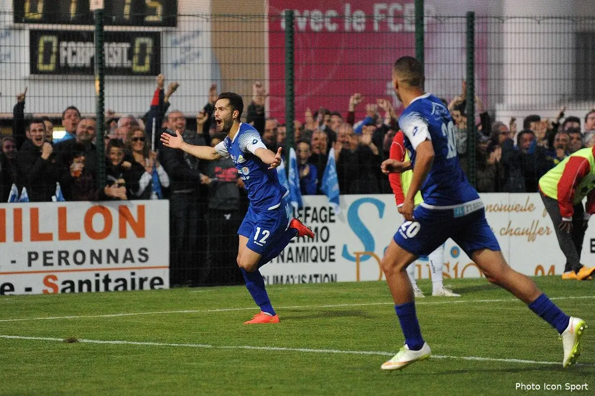 Bourg-Péronnais et le Paris FC en Ligue 2