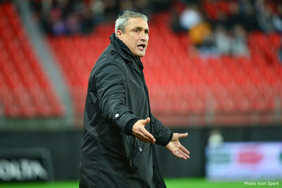 Casoni prend la porte