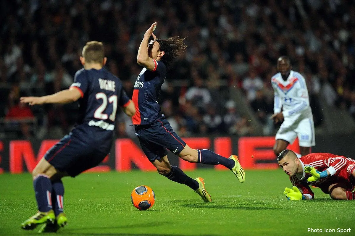 Le plongeon de Cavani fait plouf en discipline