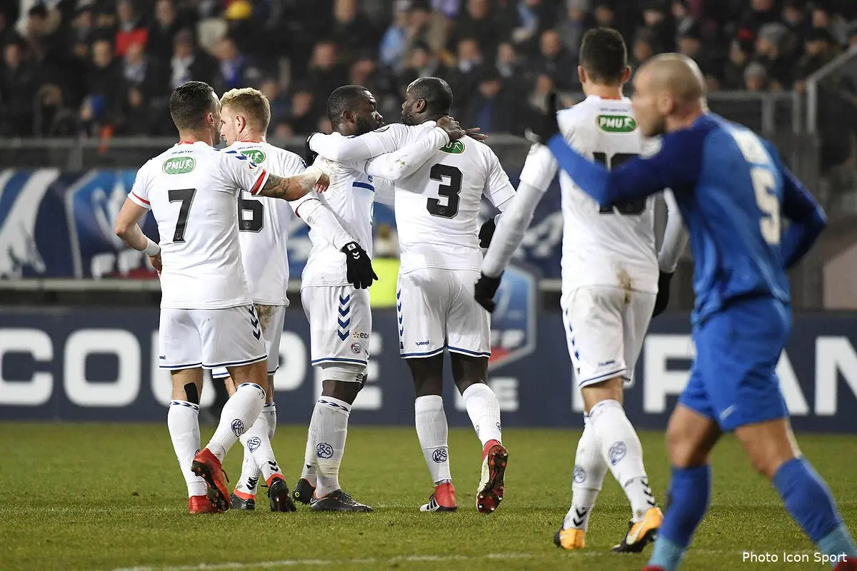cdf strasbourg tremble mais passe a grenoble iconsport icon laf 080218 01 02209411