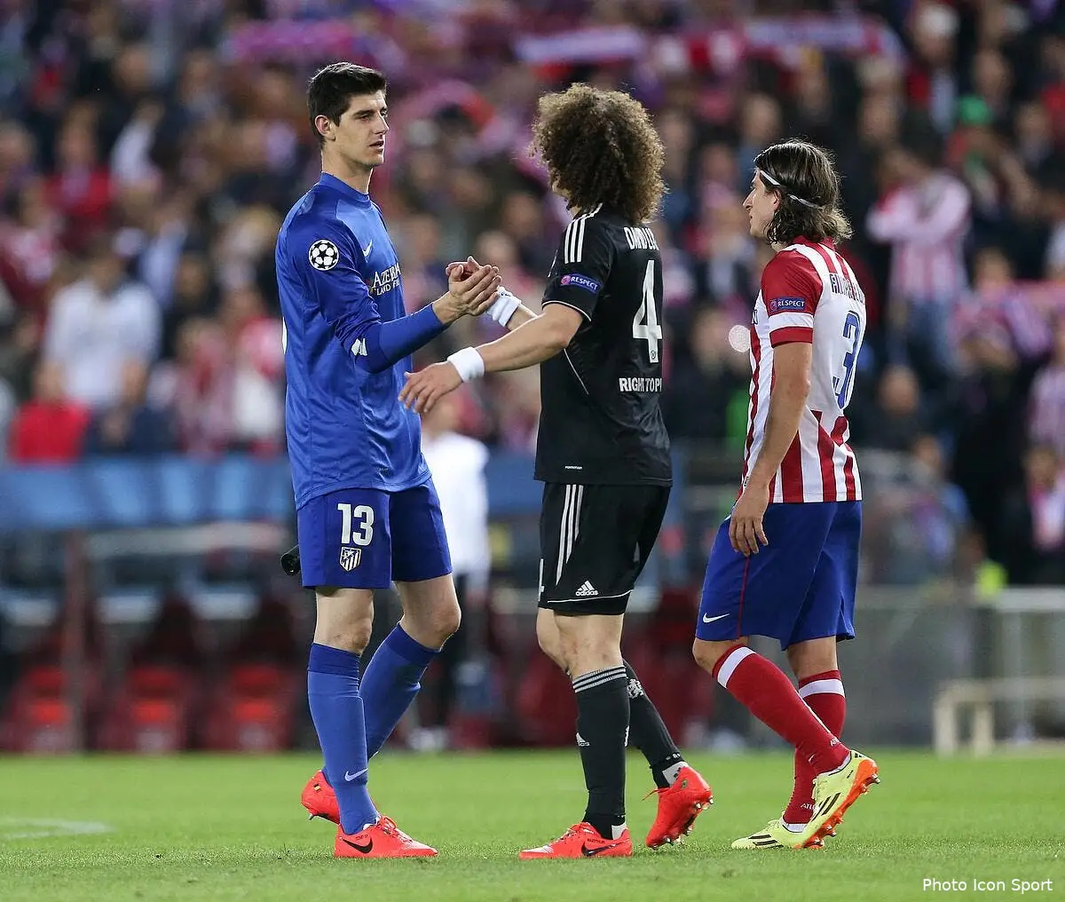 Cech blessé, Chelsea fait de Courtois son futur numéro 1
