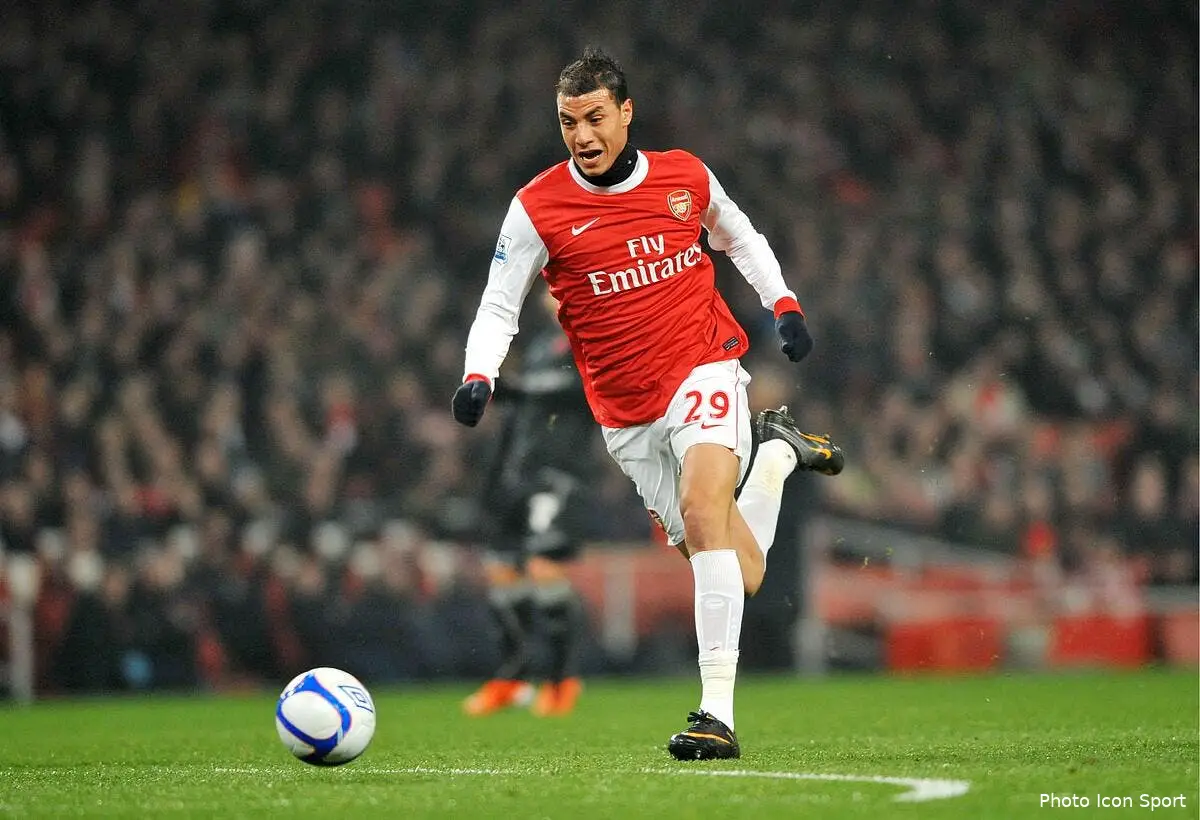 Chamakh, un narguilé qui fait fumer Wenger et Arsenal