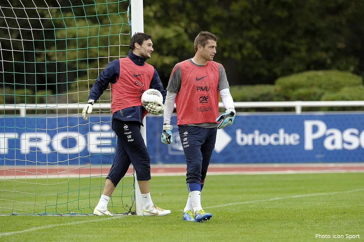 Chez les Bleus, Carrasso n’est pas prêt de jouer, et le sait