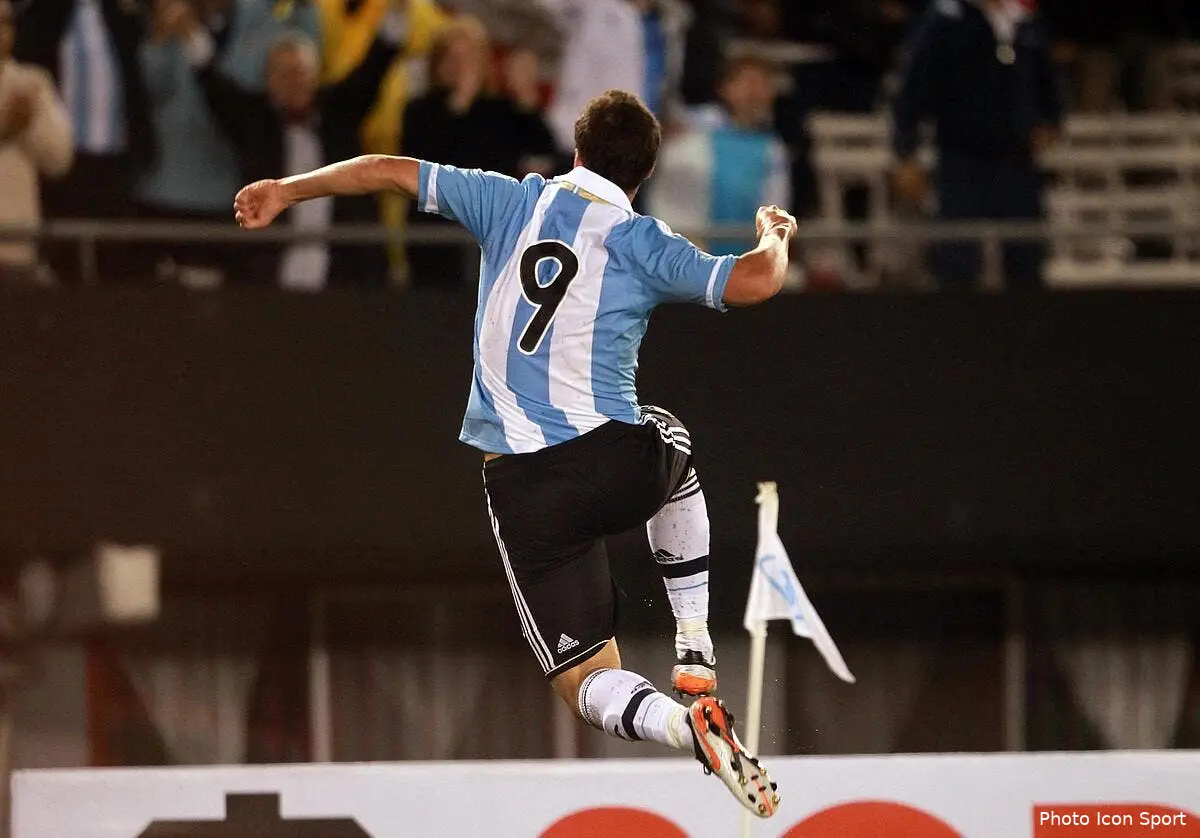 City échangerait bien Higuain contre Tevez