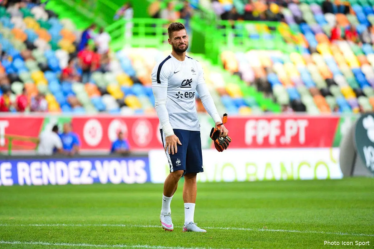 Costil victime d'une entorse du genou droit