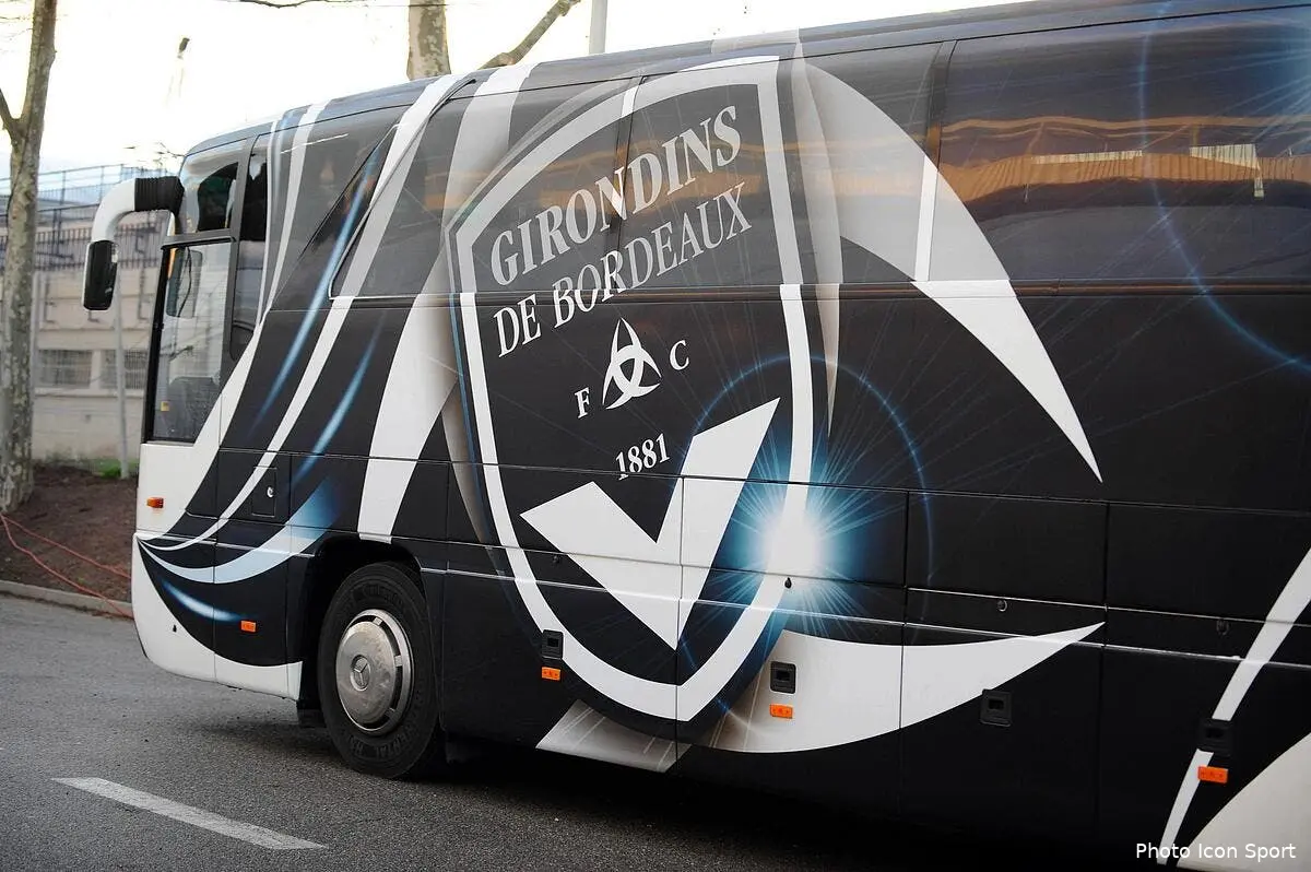 covid 19 le bus de bordeaux prete pour deplacer des soignants icon oap 300310 06 05282031