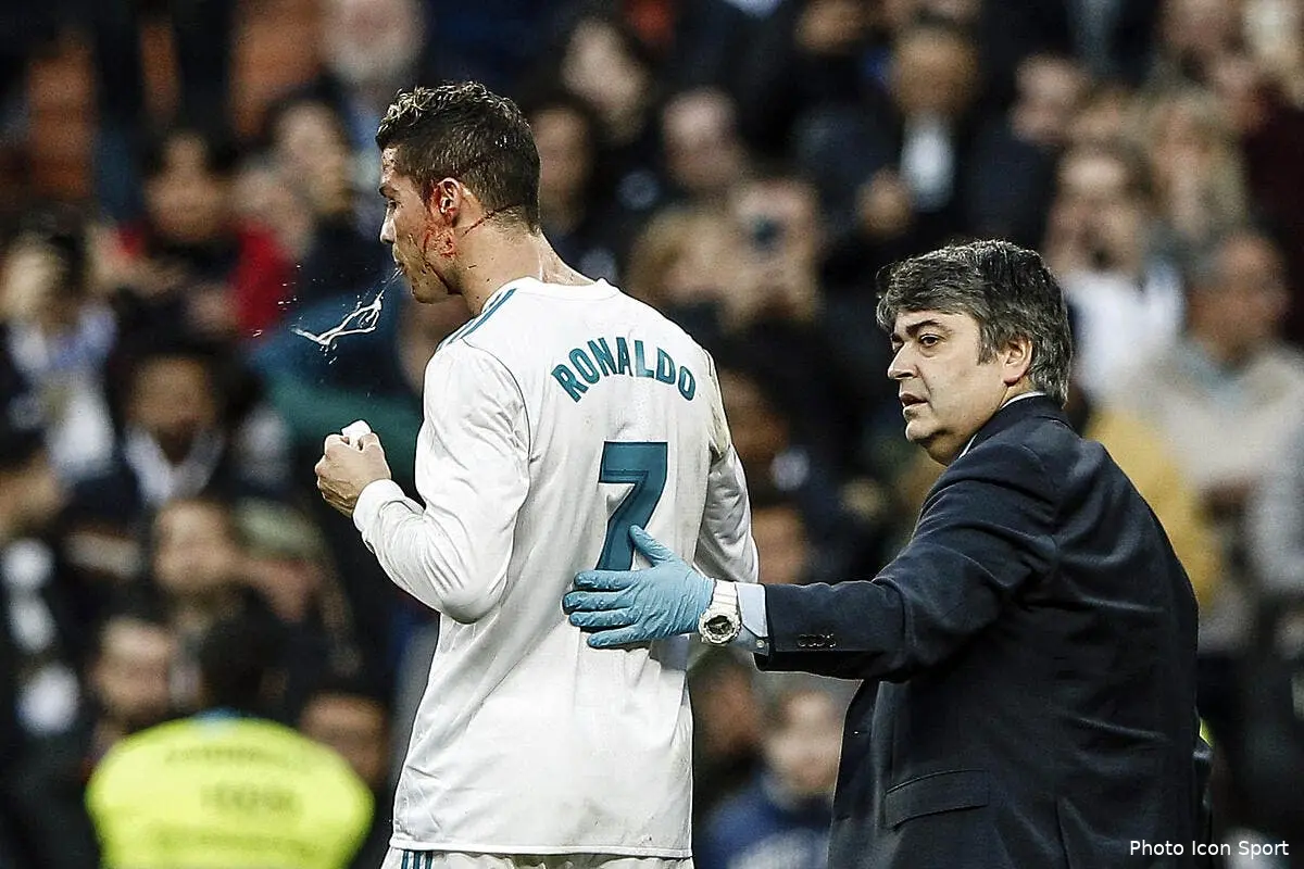 Cristiano Ronaldo demande un téléphone en plein match