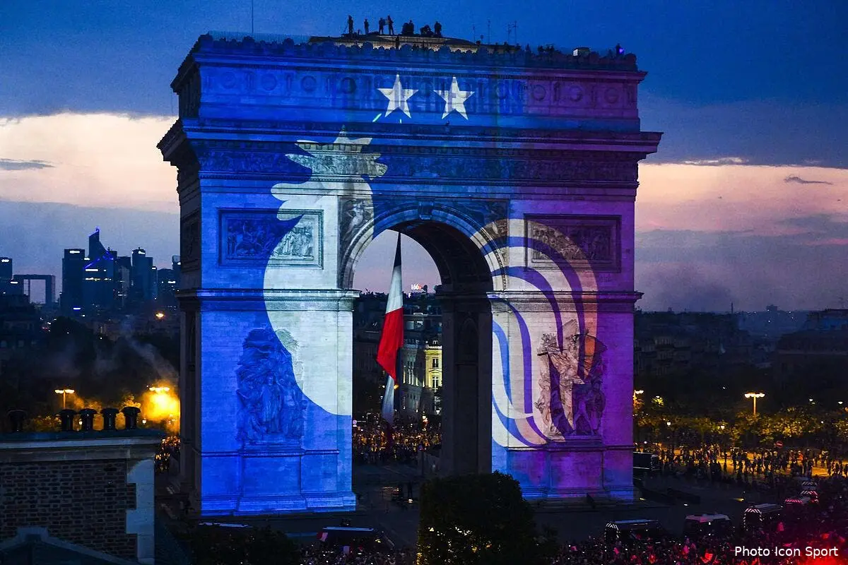 EdF : 30.000 maillots Nike deux étoiles livrés cette semaine...et c'est tout
