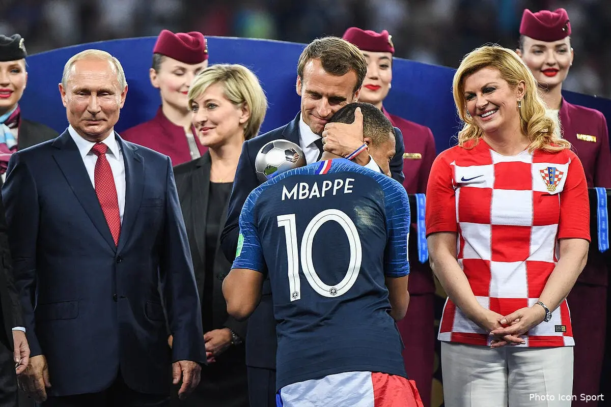 EdF : Célébrations, discours, dab, Macron craque totalement