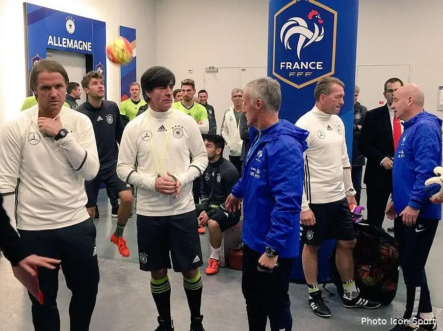 et maintenant des pierres sur la pelouse du sdf franceallemagne125435