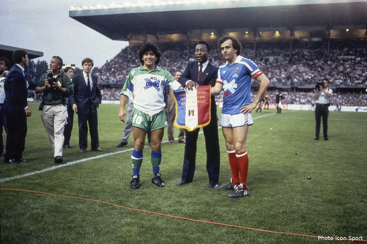 foot platini tres triste de la mort de son rival maradona icon onz 040883 19 35 300155