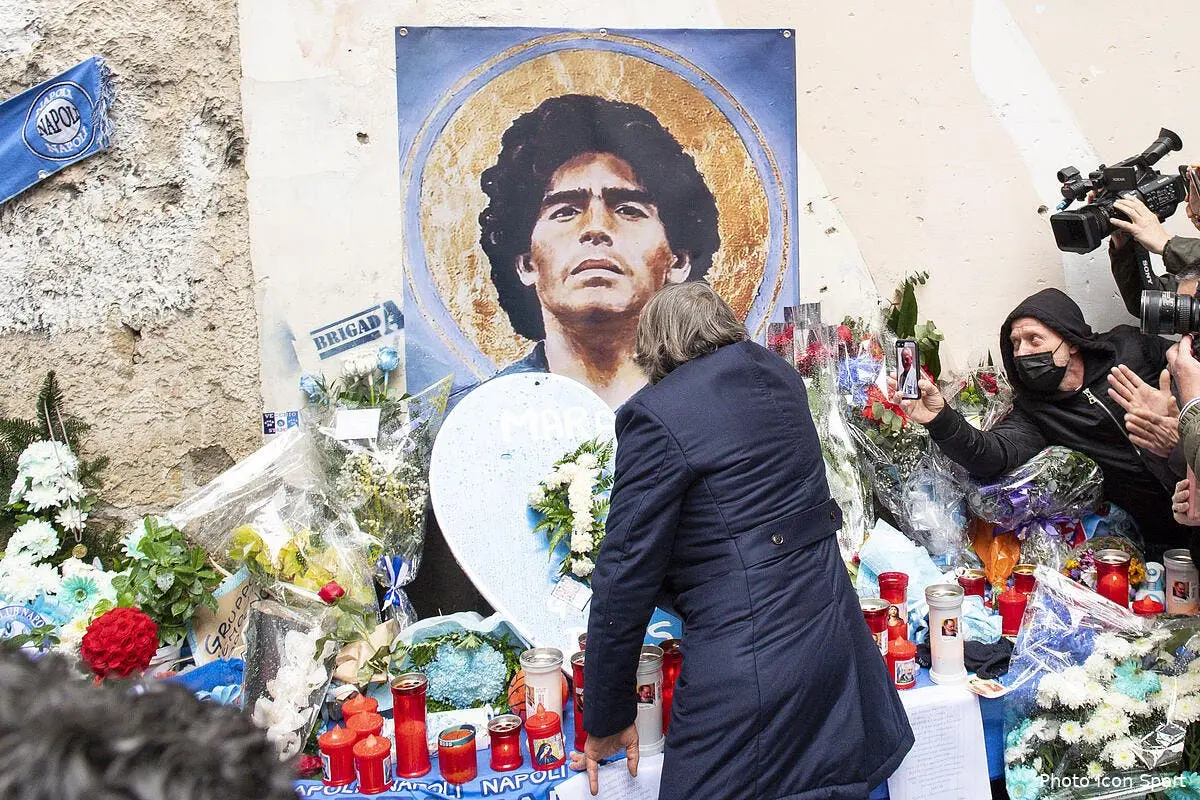 foot traine dans la boue le medecin de diego maradona replique icon lp 12072645 300489