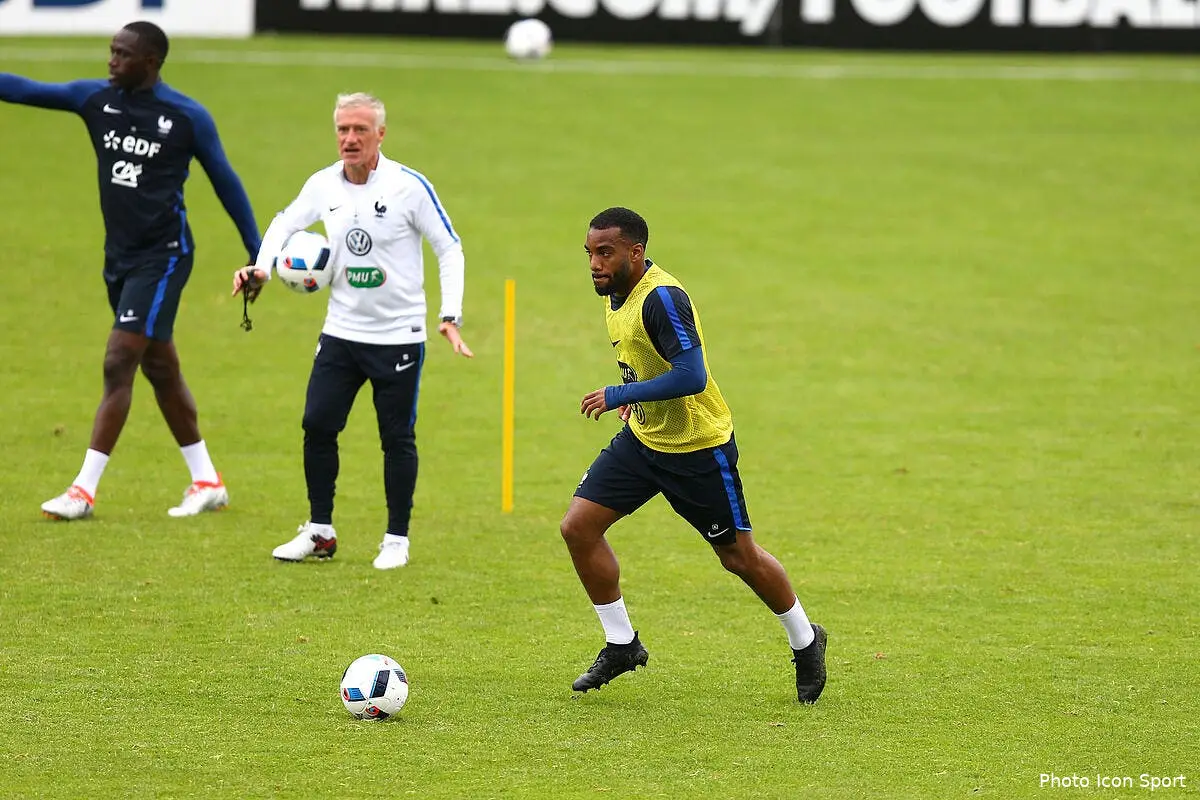 france deschamps met gentiment la pression sur lacazette icon blo 180516 10 11199703