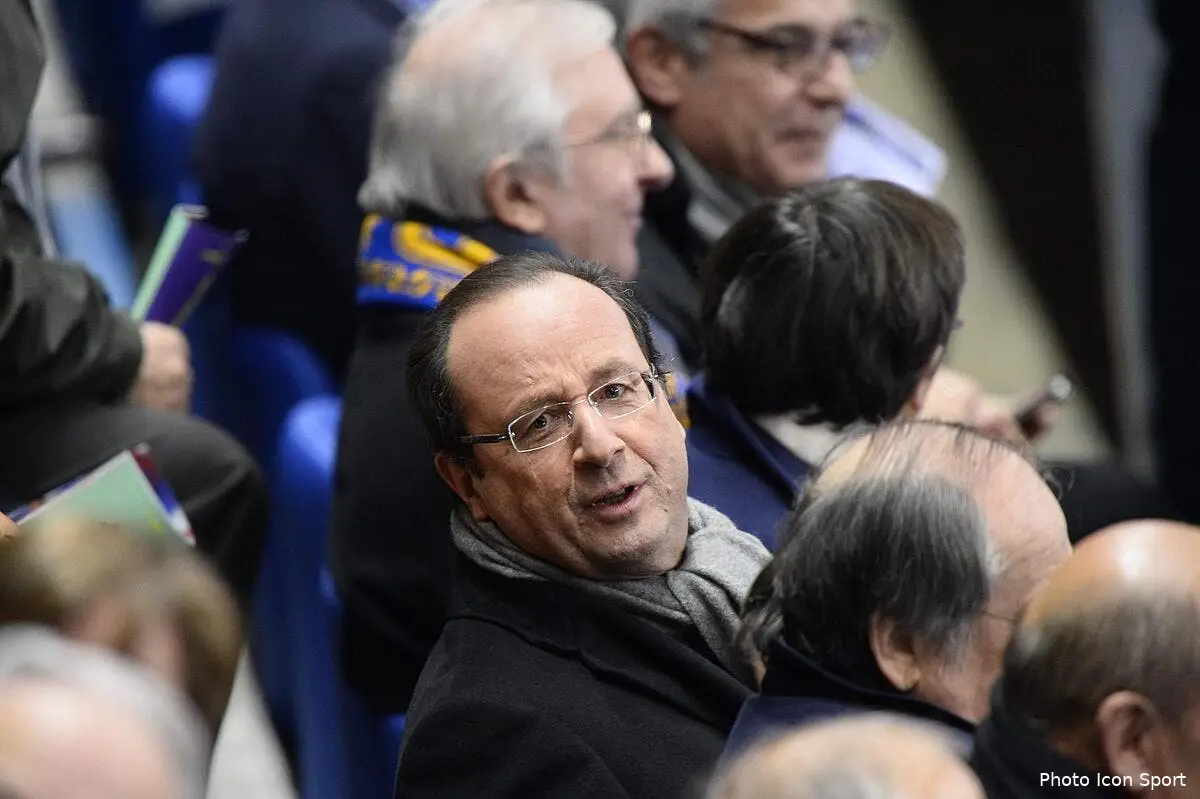 François Hollande va mettre ses yeux dans les Bleus