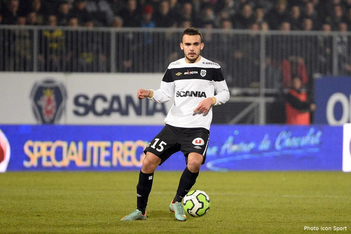 Guingamp sort du podium, Angers y grimpe