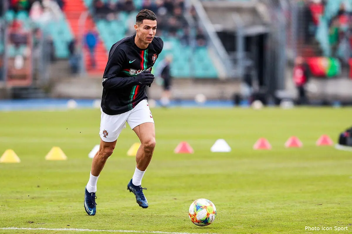 ita cristiano ronaldo attaque sur fond de confinement icon 17112019 ai9i2346282715