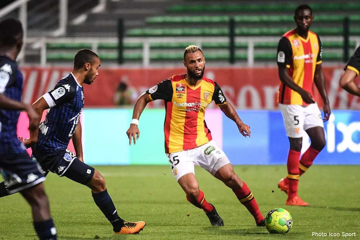 John Bostock, joueur du mois en L2