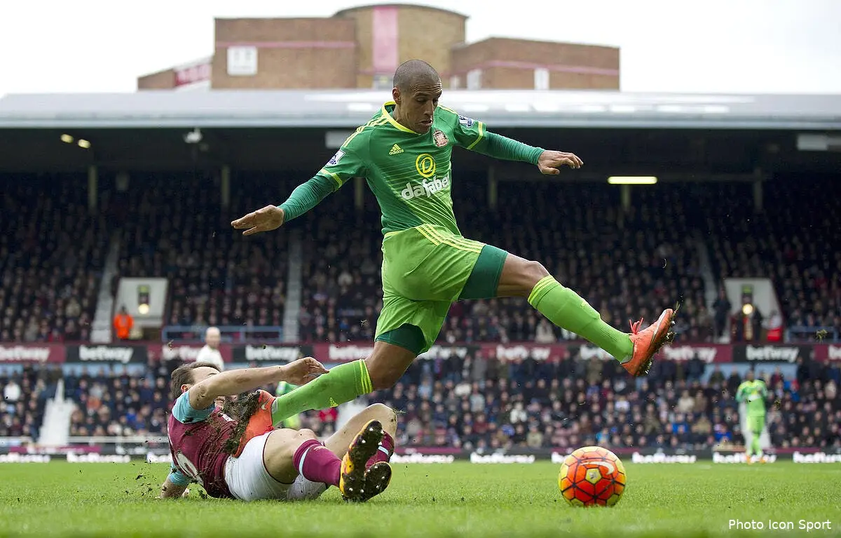Khazri moqué après son coup du foulard manqué