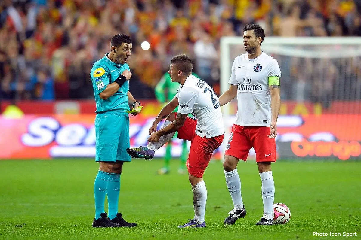 L'arbitre de Lens-PSG s'est fait secouer après le match