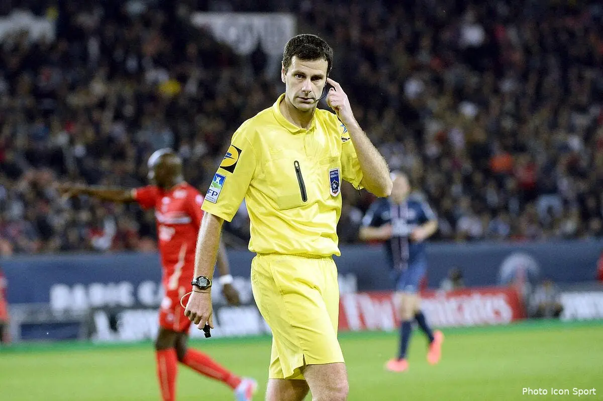 L'arbitre de PSG-VA menacé de mort, il porte plainte