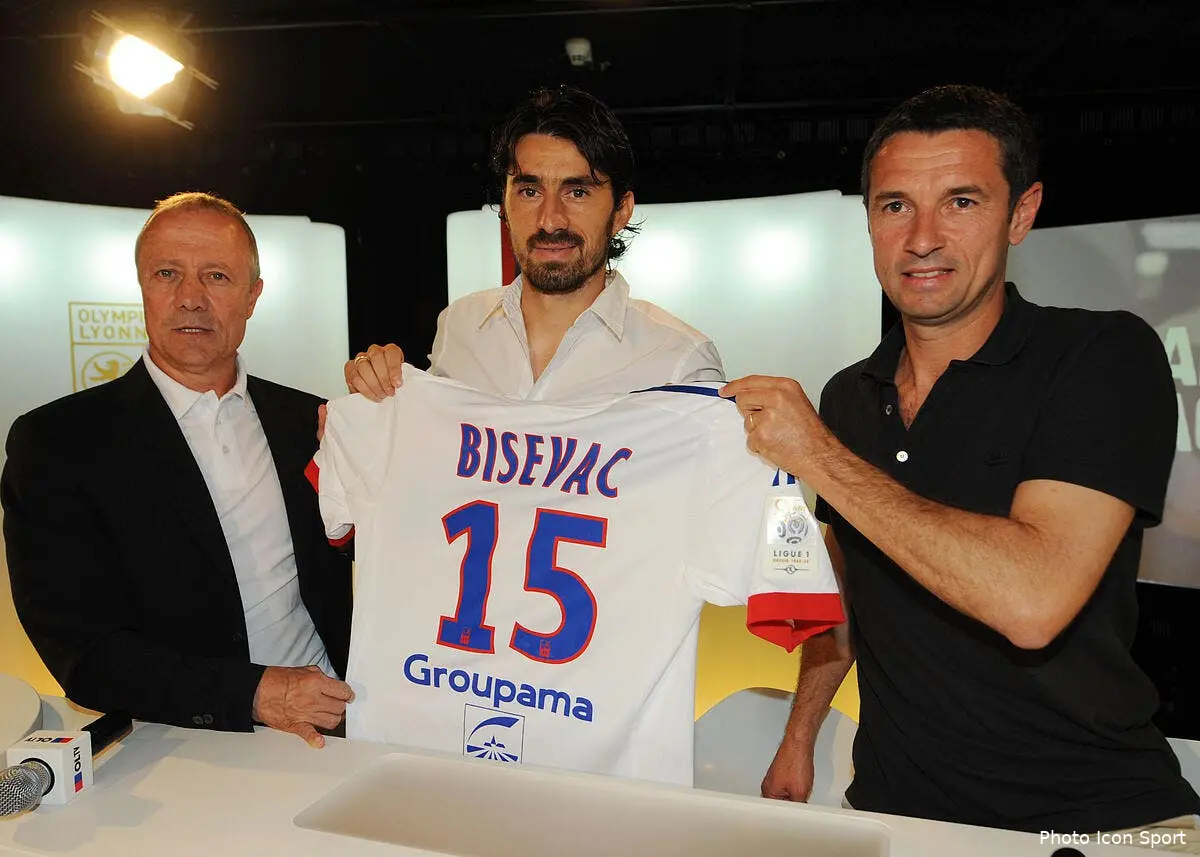 L’OL ne se privera pas de Bisevac en charnière centrale