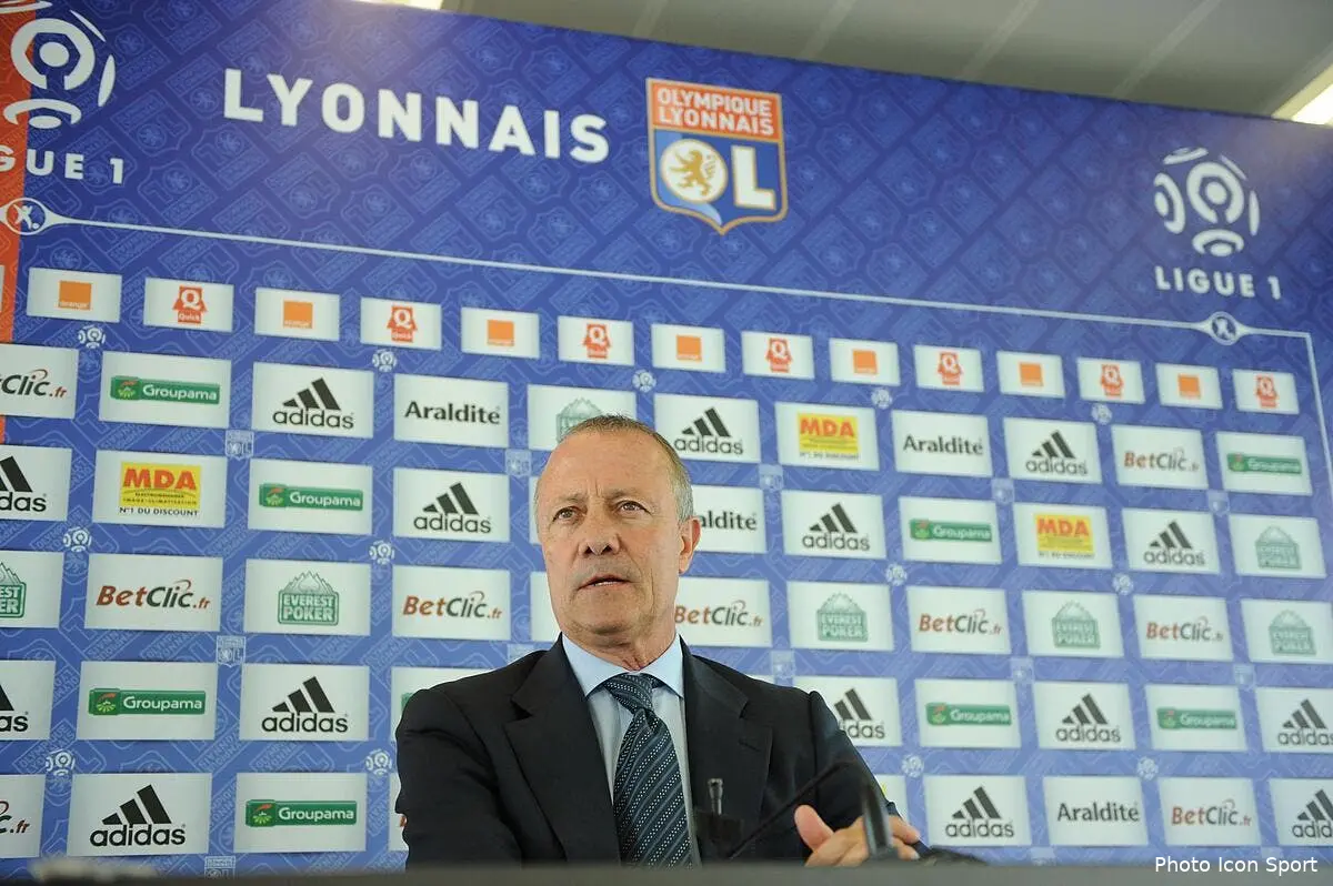 Lacombe annonce que l'OL recrutera obligatoirement en défense