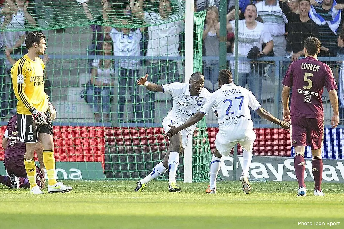 L'OM peut un peu y croire, l'OL ne croit plus en rien