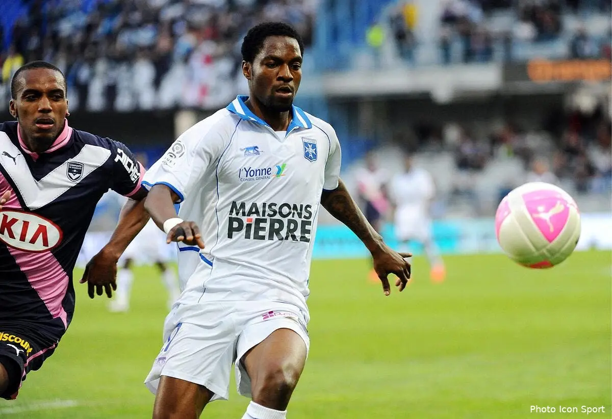 L’OL se garde Mandjeck sous le coude au mercato