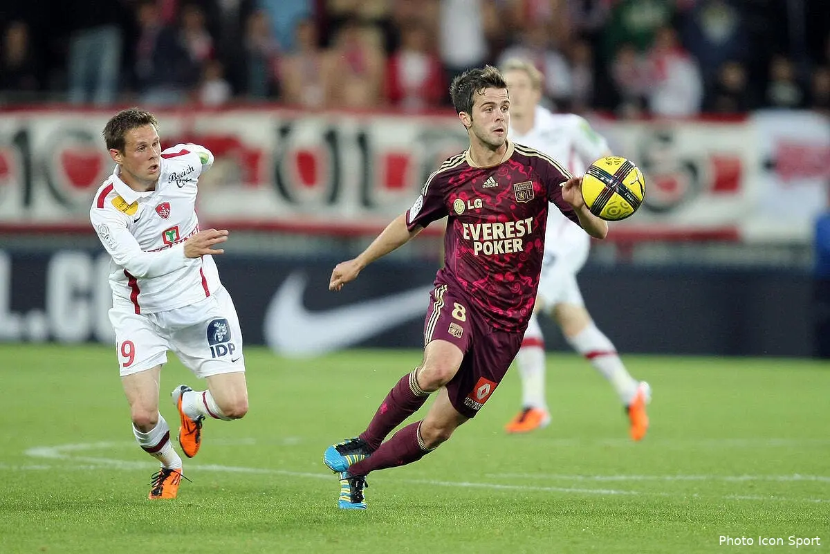 L'OL va recevoir une offre de 12ME pour Pjanic