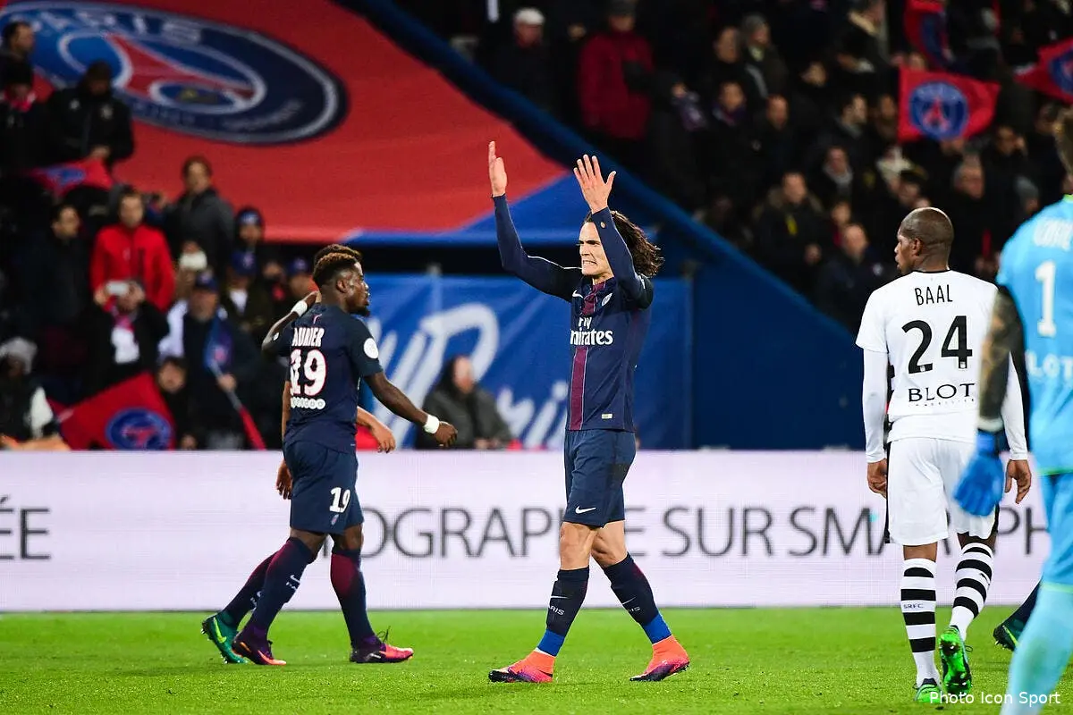L1 : Cavani joueur du mois, plus fort que les Niçois