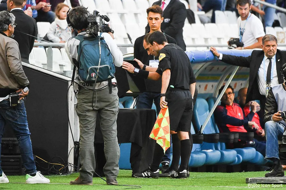 L1 : La VAR pour l'OM ? Gourvennec calme le débat