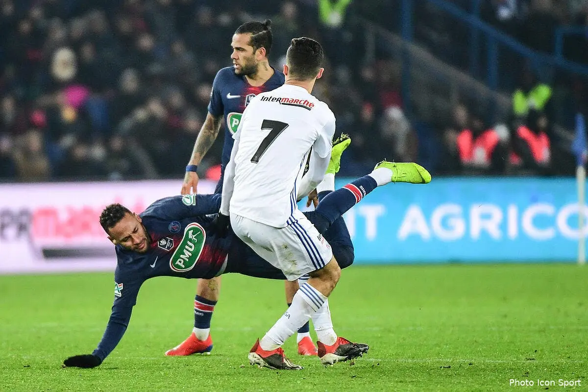 l1 le psg c est macron les autres sont les gilets jaunes balance riolo icon win 230119 01 78285242987