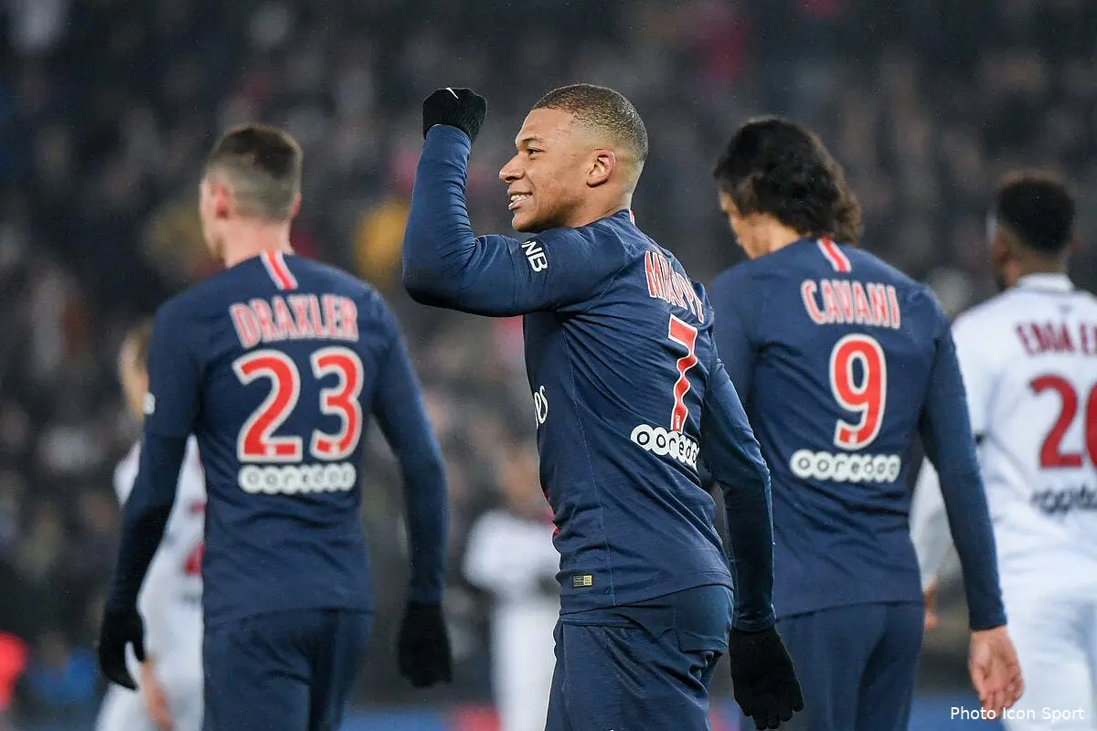 l1 mbappe ibra zidane le 11 des legendes choque la toile mbappe 64260365