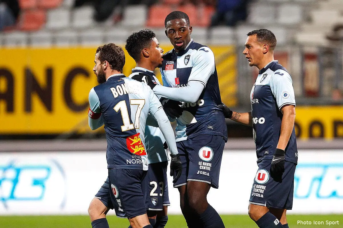 L2 : Il célèbre son but comme Memphis Depay, Mateta expulsé  !
