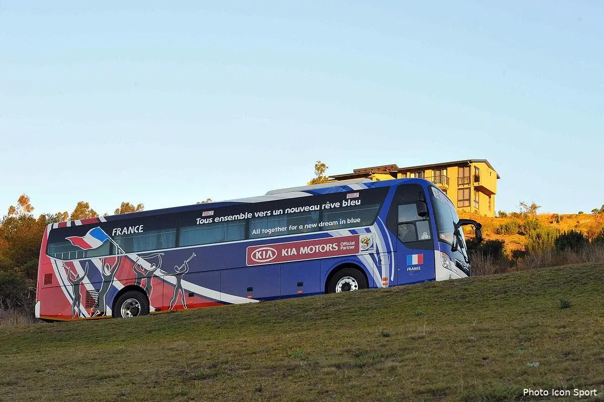 la fff peut etre fiere du bus de la honte bus86561