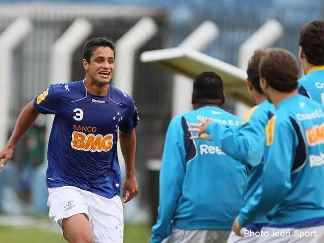 la piste leo a l ol se confirme pour le mercato cacapa le soutien de poids pour le transfert de leo a l ol l ol recherche un nouveau cris au bresil leo cruzeiro 1 33141 3335834768