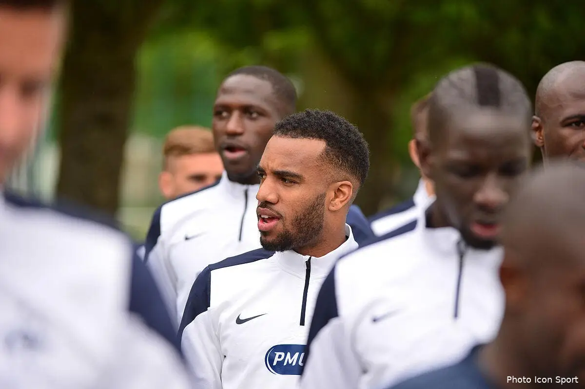 lacazette a vecu un drole d anniversaire avec les bleus lacazette 784165