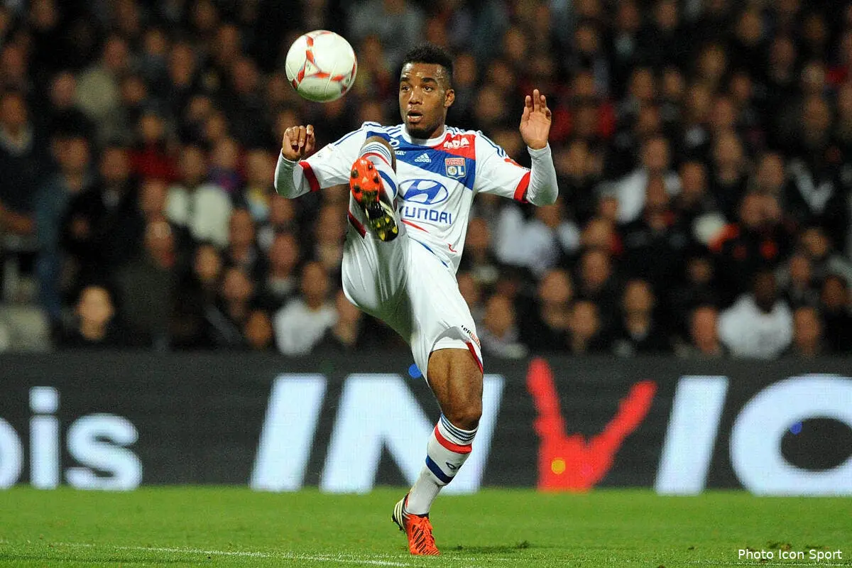 Lacazette confirme l'intérêt de l'Inter, mais il ne pense qu'à Lyon