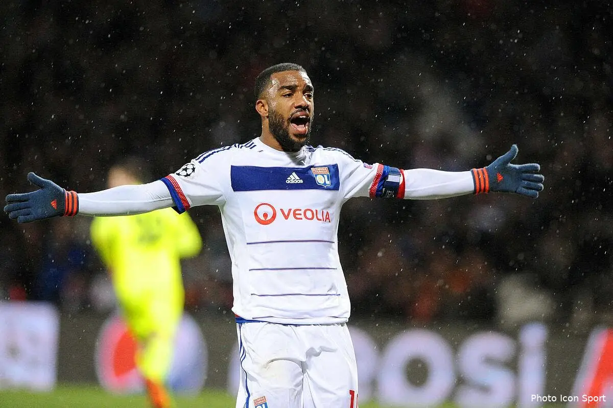 Lacazette refuse 25ME et Newcastle, il reste à l'OL