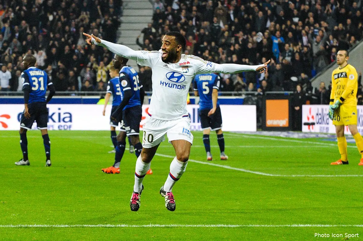 Lacazette annonce qu'il compte dire bye-bye à l'OL cet été !